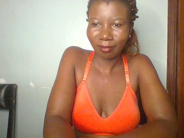 Golden-brownie live cam on BongaCams