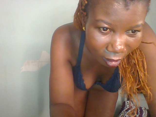 Golden-brownie live cam on BongaCams