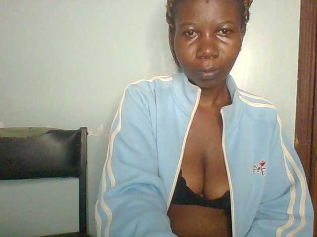 Golden-brownie live cam on BongaCams
