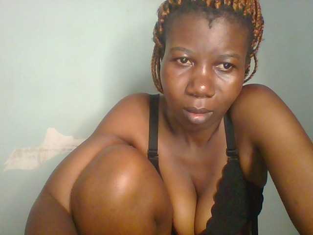 Golden-brownie live cam on BongaCams