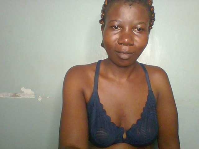 Golden-brownie live cam on BongaCams