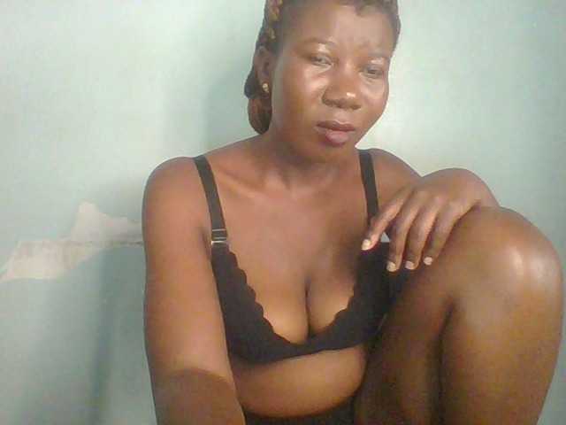Golden-brownie live cam on BongaCams