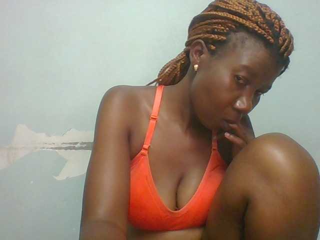 Golden-brownie live cam on BongaCams