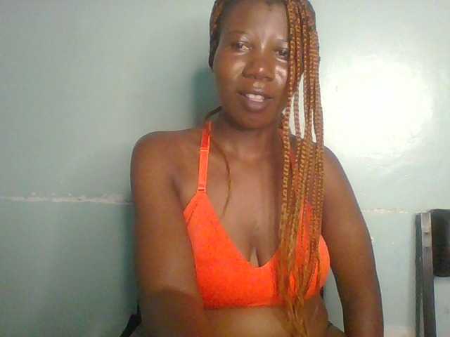 Golden-brownie live cam on BongaCams