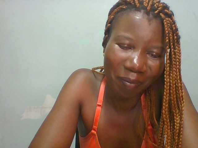 Golden-brownie live cam on BongaCams