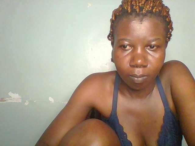 Golden-brownie live cam on BongaCams