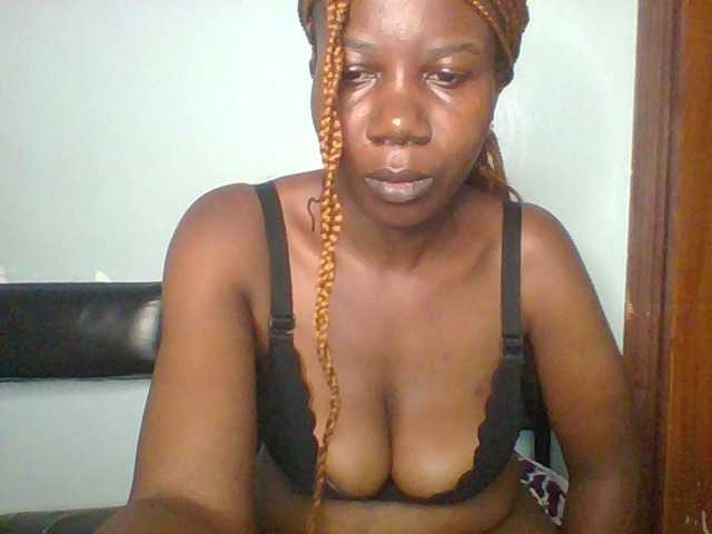 Golden-brownie live cam on BongaCams