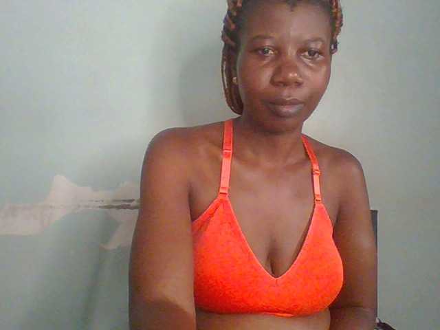 Golden-brownie live cam on BongaCams