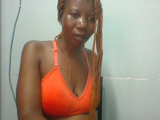 Golden-brownie live cam on BongaCams