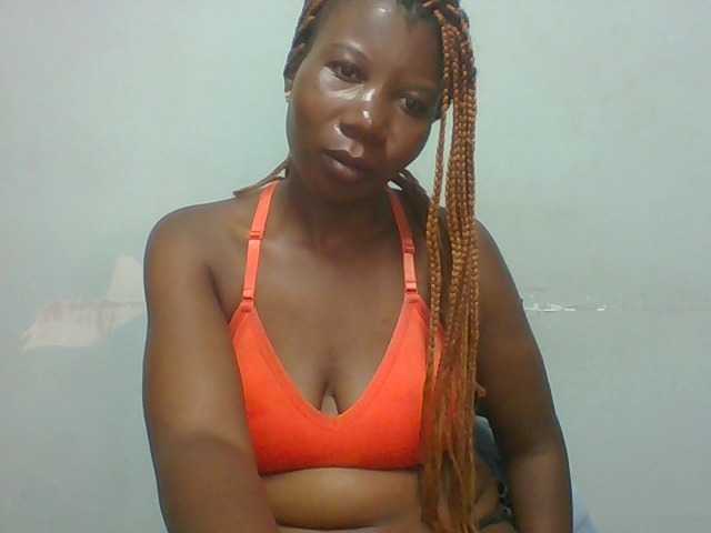 Golden-brownie live cam on BongaCams