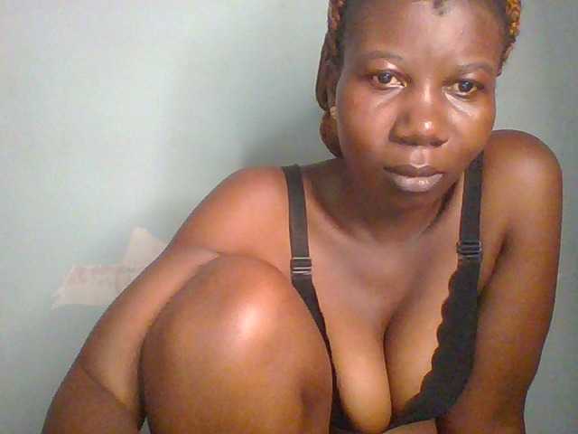 Golden-brownie live cam on BongaCams