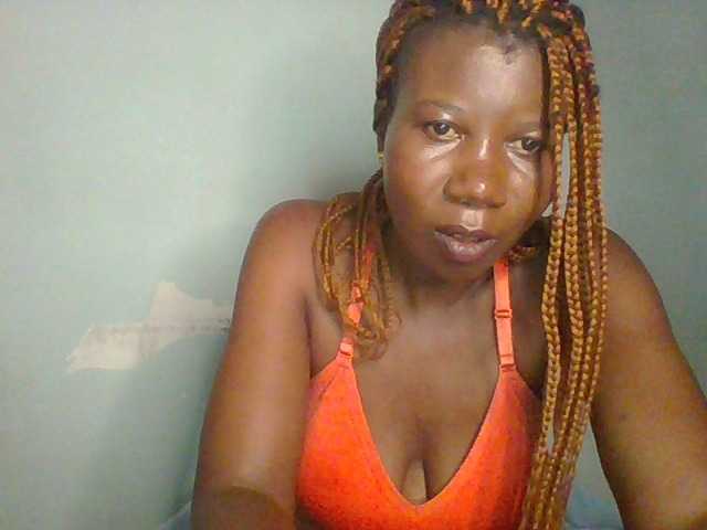 Golden-brownie live cam on BongaCams