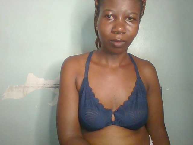 Golden-brownie live cam on BongaCams