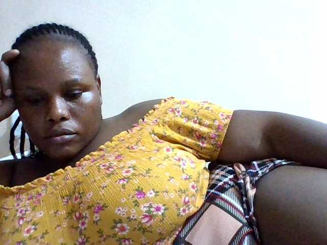 le modèle Kate-melody est en webcam porno dans un show sur le site bongacams, il possède les tags suivants: Ebony,Brunette,Shaved