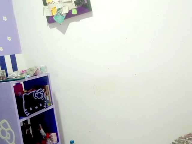 PetiteIvoryqueens live cam on BongaCams