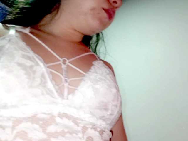 PetiteIvoryqueens live cam on BongaCams