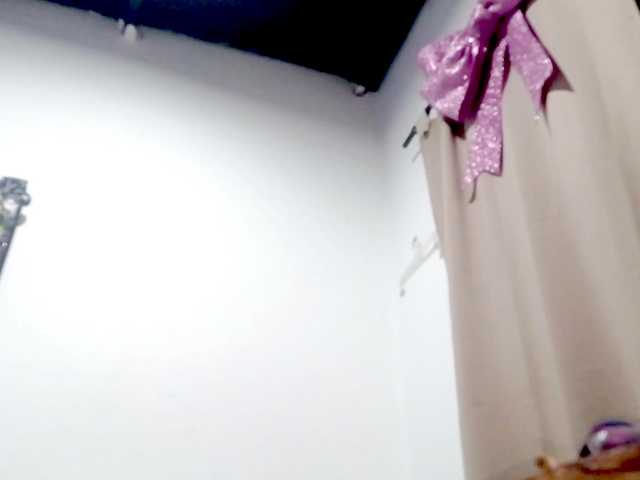 PetiteIvoryqueens live cam on BongaCams