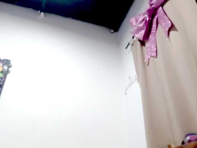 PetiteIvoryqueens live cam on BongaCams