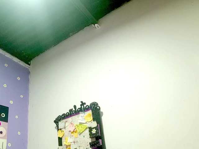 PetiteIvoryqueens live cam on BongaCams