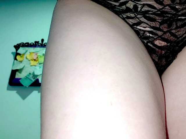 PetiteIvoryqueens live cam on BongaCams