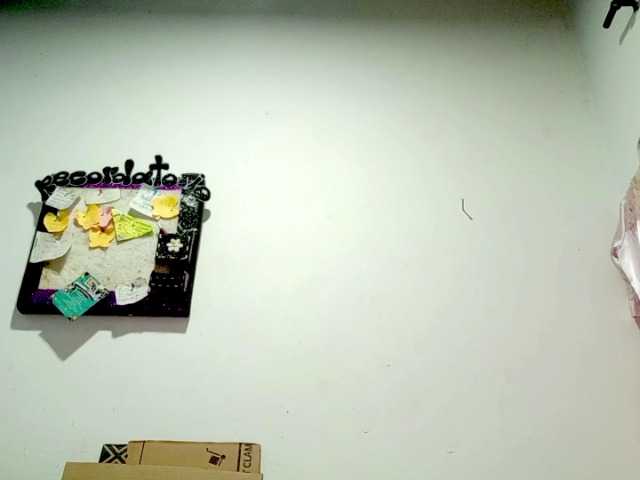PetiteIvoryqueens live cam on BongaCams