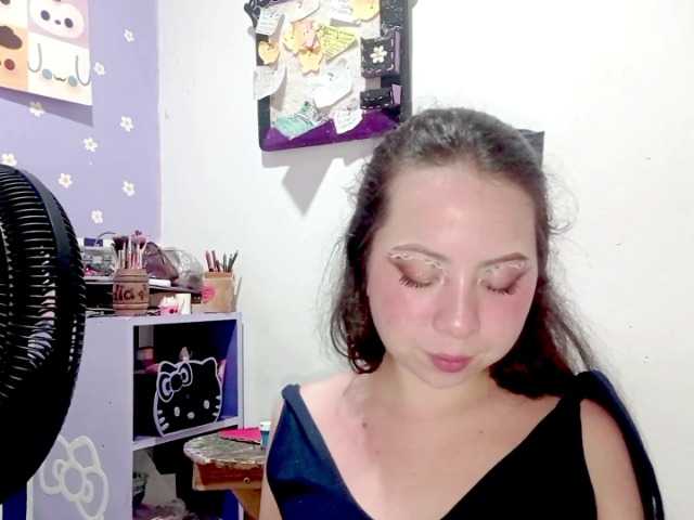 PetiteIvoryqueens live cam preview