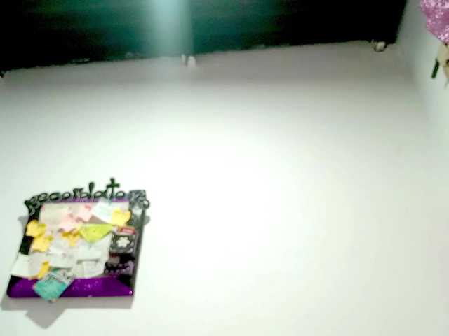 PetiteIvoryqueens live cam on BongaCams