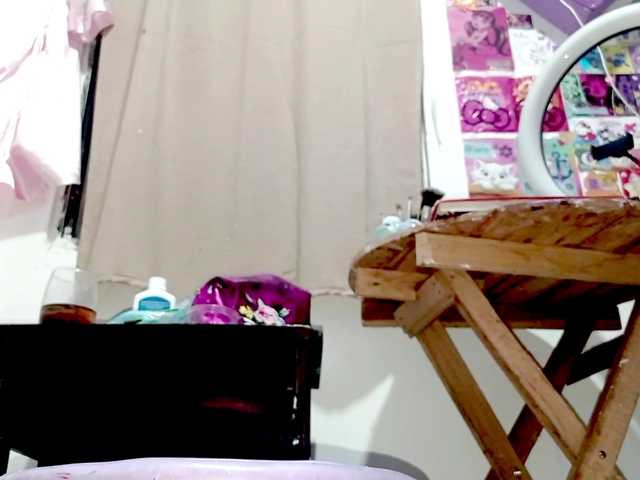 PetiteIvoryqueens live cam on BongaCams