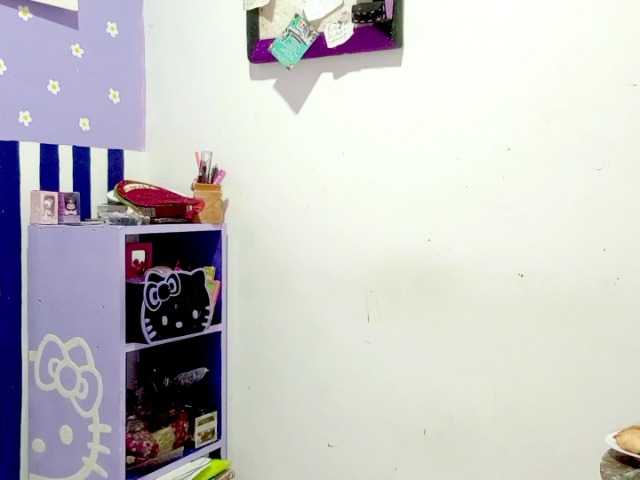PetiteIvoryqueens live cam on BongaCams