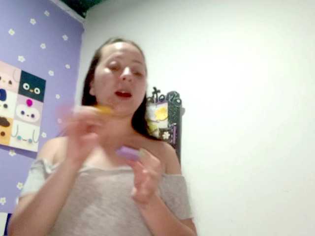 PetiteIvoryqueens live cam preview