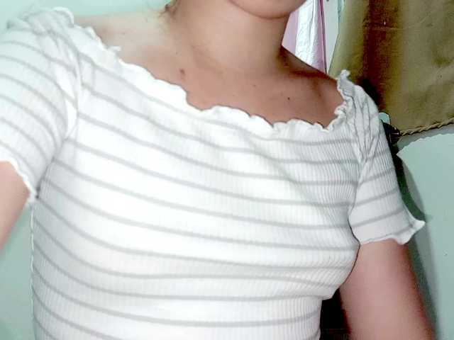 PetiteIvoryqueens live cam on BongaCams