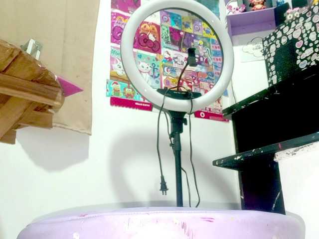 PetiteIvoryqueens live cam on BongaCams