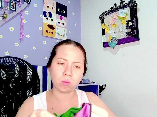 PetiteIvoryqueens live cam on BongaCams