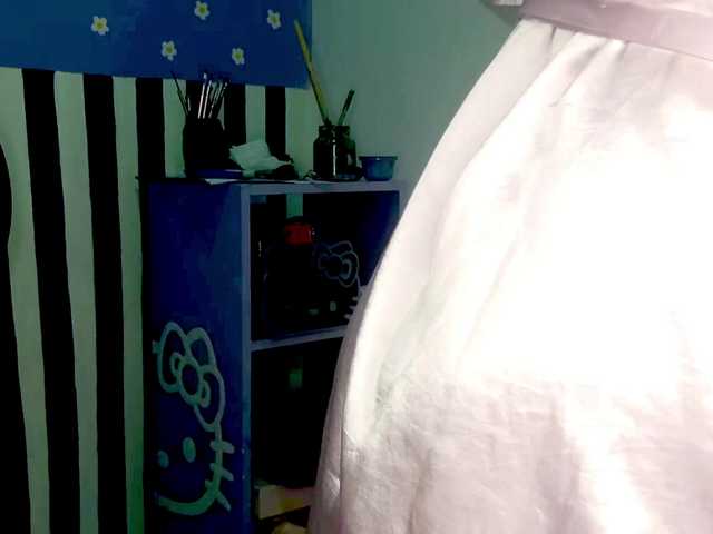 PetiteIvoryqueens live cam on BongaCams