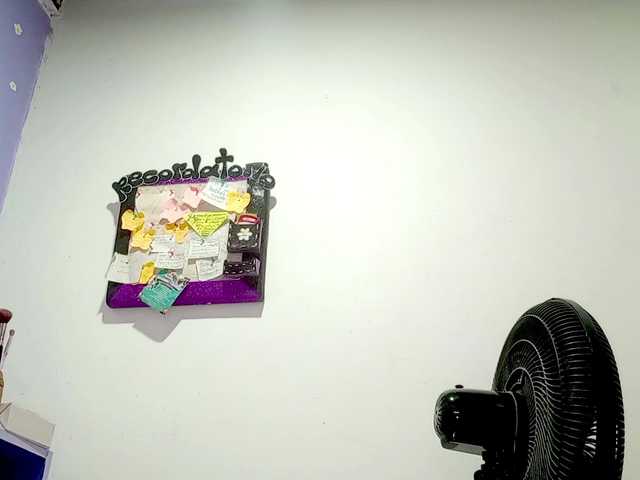 PetiteIvoryqueens live cam on BongaCams
