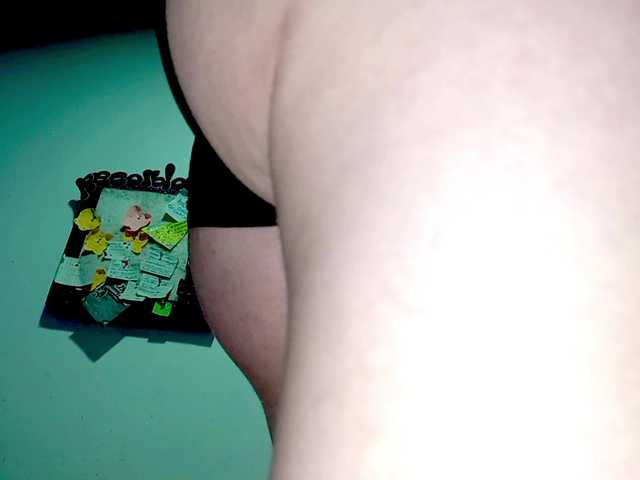 PetiteIvoryqueens live cam on BongaCams