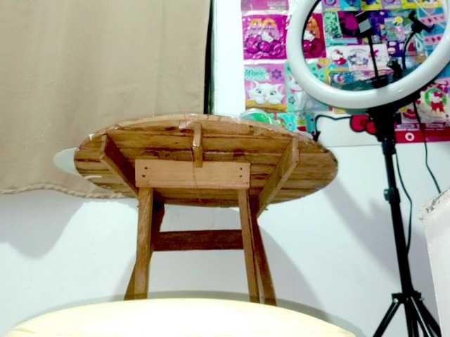 PetiteIvoryqueens live cam preview