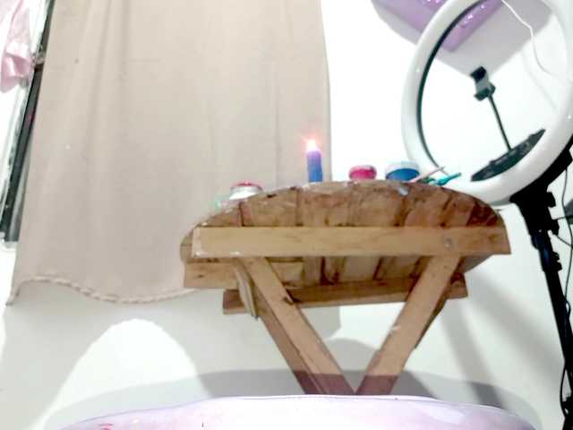 PetiteIvoryqueens live cam on BongaCams