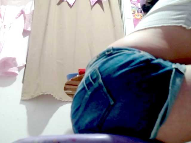 PetiteIvoryqueens live cam on BongaCams