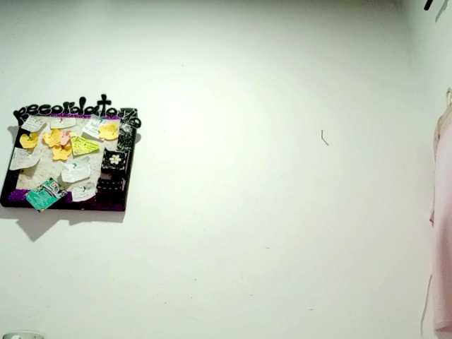 PetiteIvoryqueens live cam preview