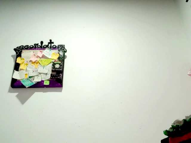 PetiteIvoryqueens live cam on BongaCams