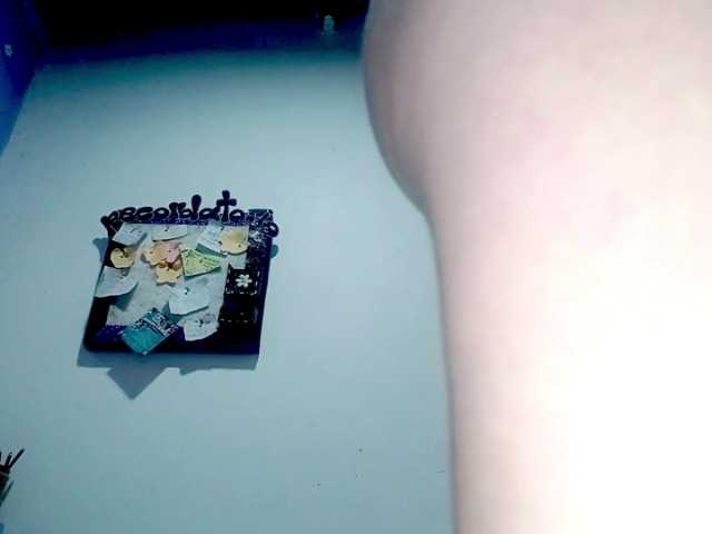 PetiteIvoryqueens live cam on BongaCams
