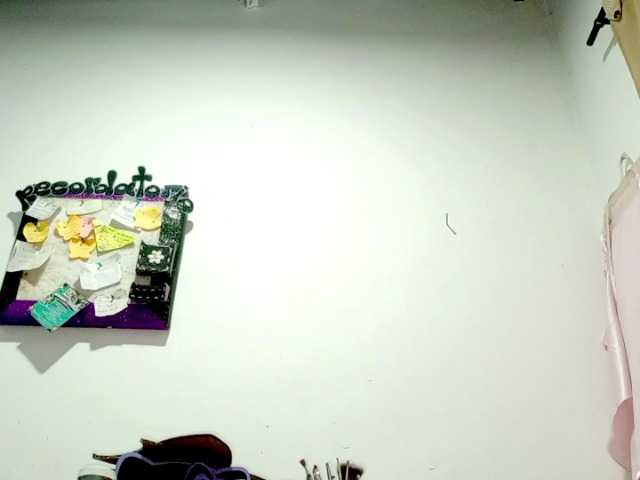 PetiteIvoryqueens live cam on BongaCams