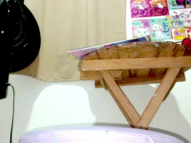 PetiteIvoryqueens live cam on BongaCams