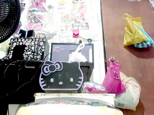 PetiteIvoryqueens live cam on BongaCams