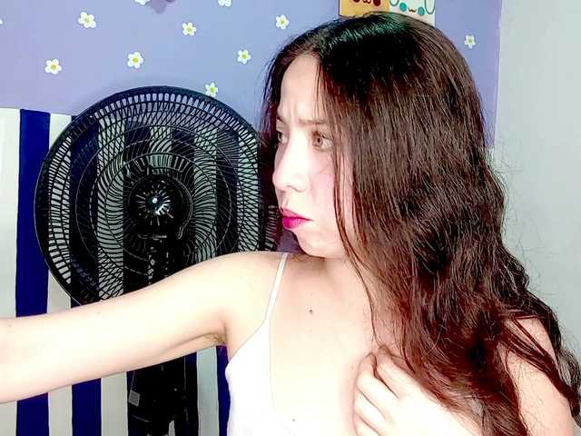 PetiteIvoryqueens live cam on BongaCams