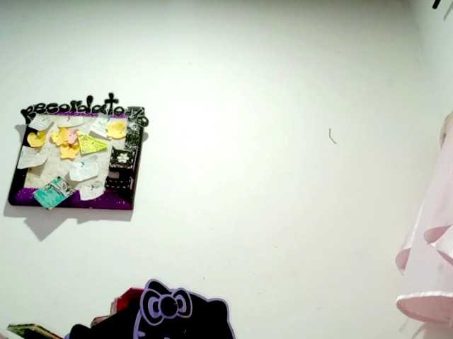 PetiteIvoryqueens live cam preview