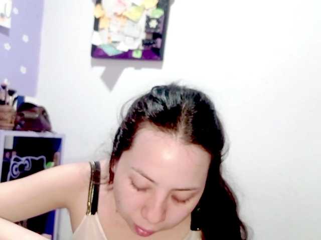 PetiteIvoryqueens live cam on BongaCams