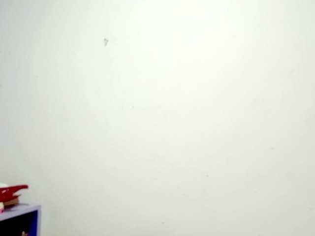 PetiteIvoryqueens live cam on BongaCams