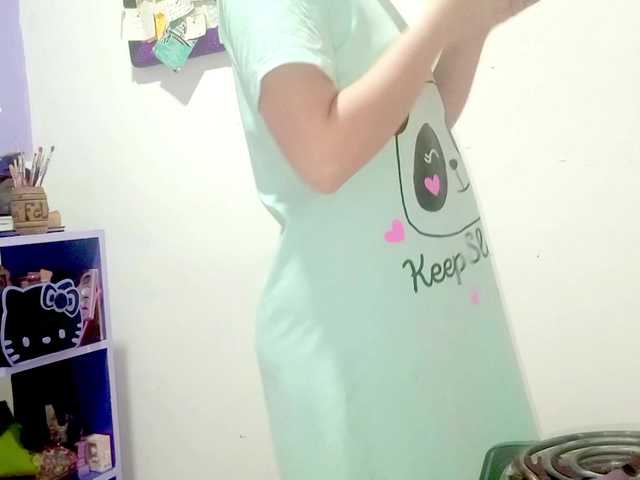 PetiteIvoryqueens live cam on BongaCams